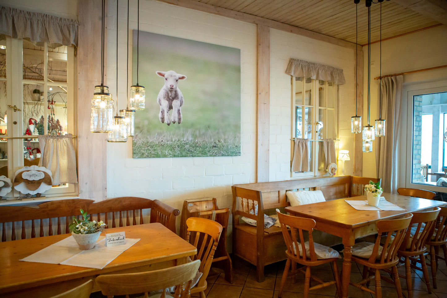 Leinwand-Lämmchen hüpft